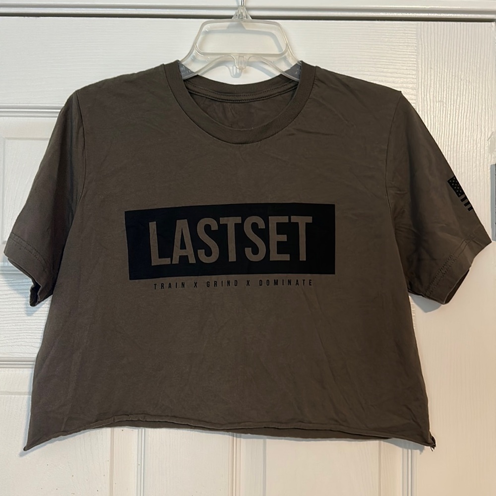 Last set cropped tee, size M/L, olive green